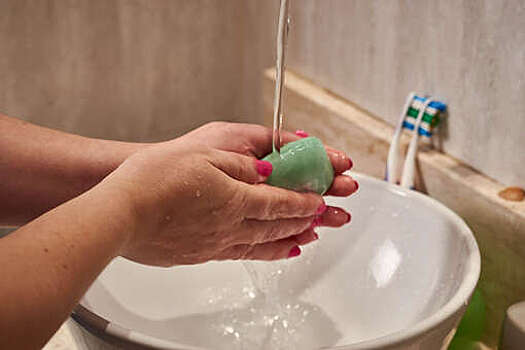 Дерматолог Егорова: умывание мылом может привести к хроническому воспалению кожи