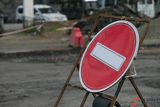 В Екатеринбурге разберутся с подрядчиком, плохо отремонтировавшим дорогу рядом с уральским полпредством
