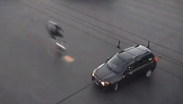 Авария, унесшая жизнь мотоциклиста в Кемерове, попала на видео