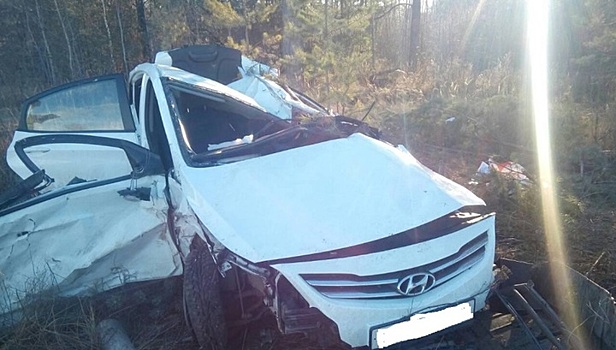 Водитель и его пассажирка оказались в больнице после неудачной попытки уйти от погони. Видео