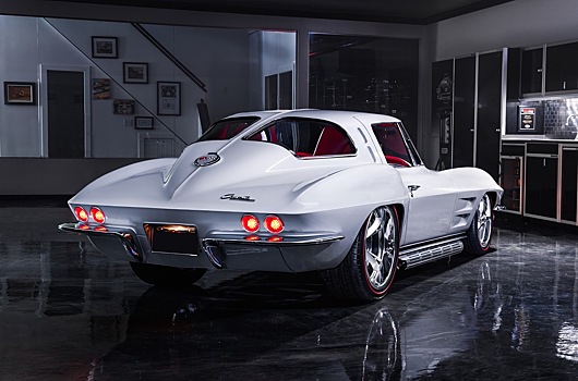 Посмотрите на шикарный и очень дорогой Chevrolet Corvette 1963 года