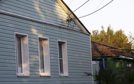 В Курской области пенсионер подарил внучке дом, а та решила его выселить