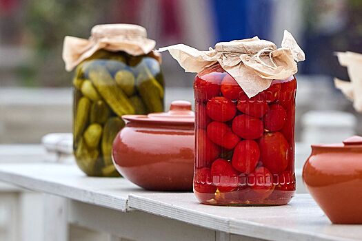 Фермер — участник ярмарки ежемесячно передает бойцам СВО домашние заготовки