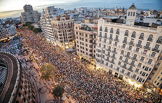 Возмущённые бездействием властей жители Валенсии вышли на улицы