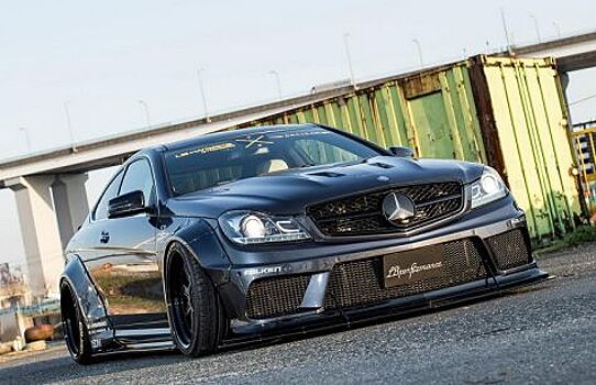 Японский тюнер Liberty Walk «разозлил» Mercedes-AMG C63