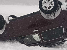Внедорожник со взрослыми и тремя детьми перевернулся в Ямальском районе. ФОТО