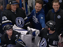 В США о поздравлении Кучерова Сергачевым с 100-м ассистом во время игры: они хорошие друзья