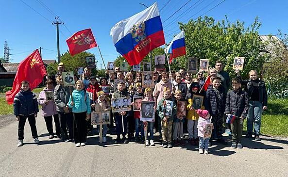 Жители улицы Аллейной в Курске организовали свой Бессмертный полк