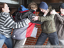 Юрист Соловьев рассказал, что можно и нельзя делать при попытке разнять дерущихся детей