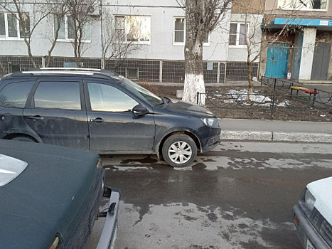 В Тольятти "Калина" сбила маленькую девочку во дворе дома