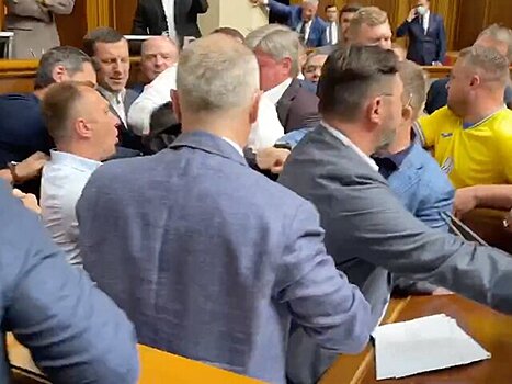 Депутаты Рады устроили драку во время заседания
