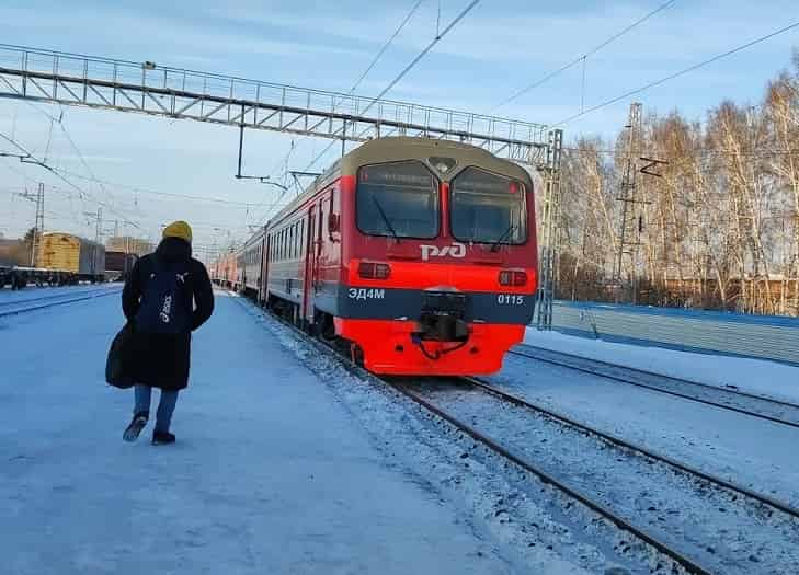 Первая быстрая электричка выехала из Татарска в Новосибирск в 8.20 утра 1 января