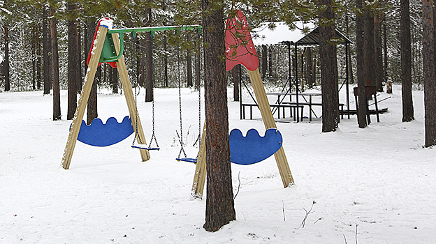 Строительство многофункциональной детской площадки в Сургуте вышло на финишную прямую