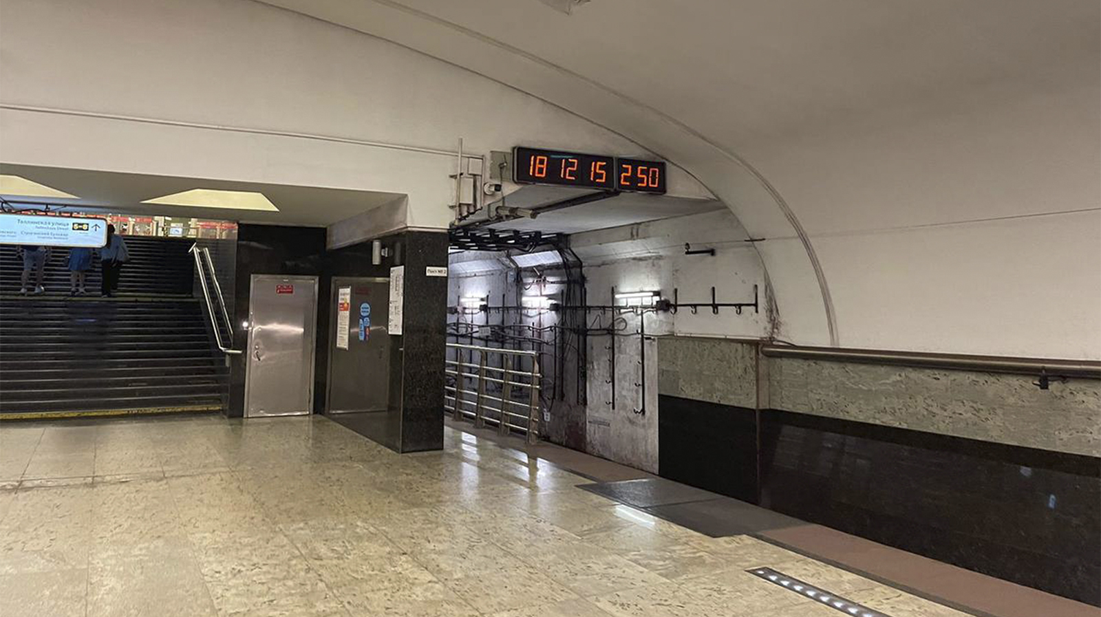 Красную ветку метро в Петербурге обновят к 2025 году