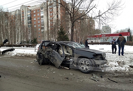 Омичи чудом выжили в жесткой аварии на Кирова — очевидцы
