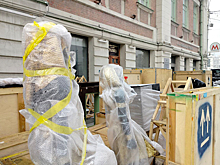 Сокровища гробницы Тутанхамона выгрузили на тротуар Красного проспекта