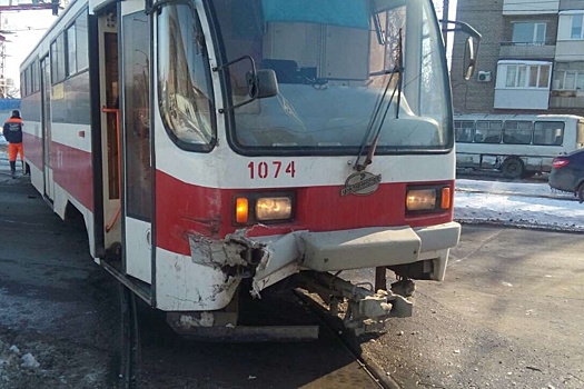 ПАЗик протаранил трамвай: в ДТП на Гагарина пострадали трое