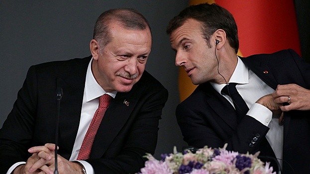 Макрон предложил Эрдогану нормализовать отношения