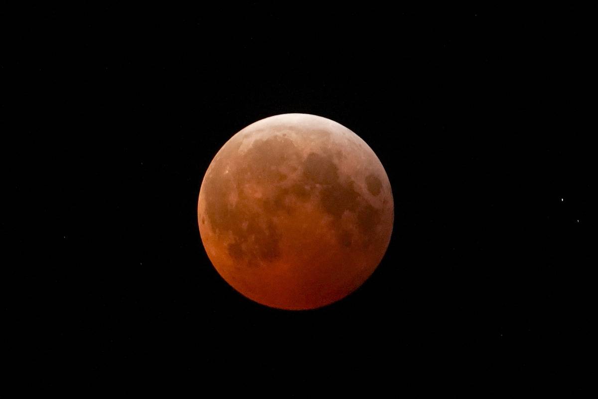 Россиянам пообещали кровавую Луну