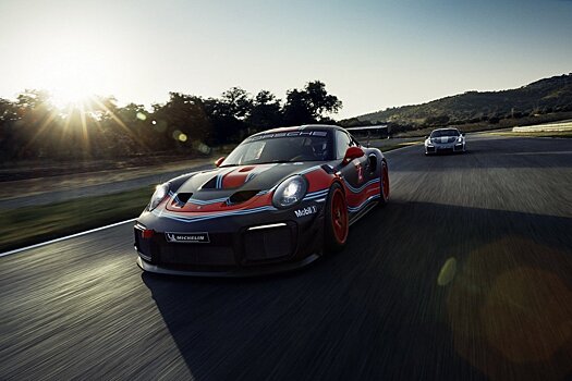 Фотогалерея: Porsche представил супер гоночную версию 911 GT2 RS Clubsport