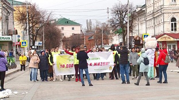 Пензенцы прошли по центру города, стремясь к здоровой жизни