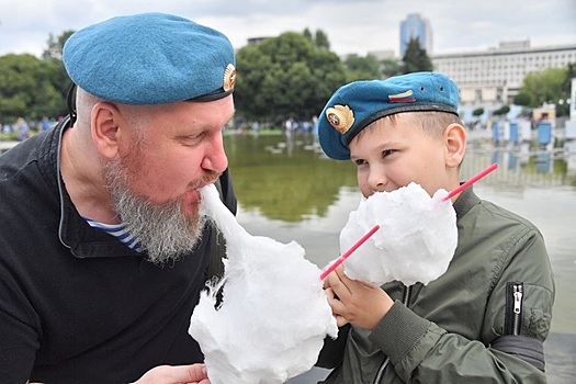 Диетологи напомнили родителям детские вредности, которые только кажутся вполне безобидной едой