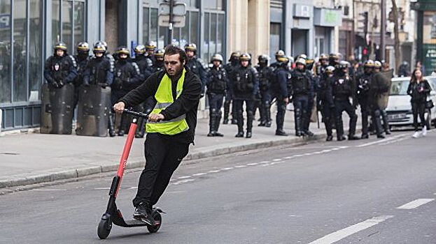 В Париже в ходе субботних протестов появились пострадавшие