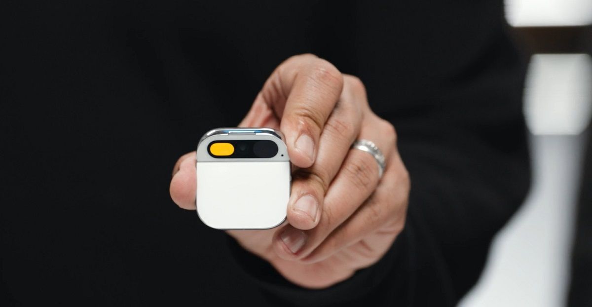 Журналисты раскритиковали Humane AI Pin, который должен был заменить смартфоны