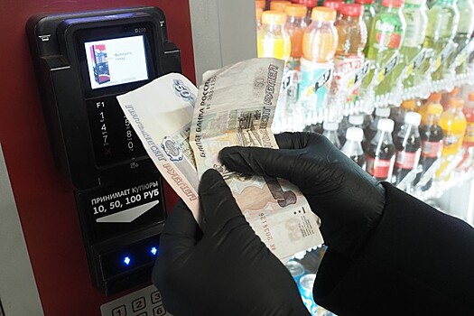 Грязные деньги: чем опасно хранение наличных «под подушкой»