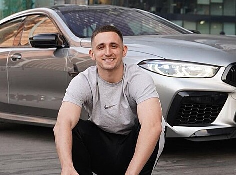 Популярный блогер попал в аварию и разбил авто за 15 млн рублей