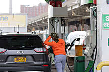 Цифры президента Байдена о цене бензина оказались ниже цифр автомобильной ассоциации США