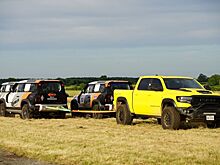 Трио гоночных Defender устроило перетягивание каната с 1000-сильным Mammoth