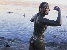 Моралес и Баррера поработают вместе, Жустино показалась без тату, Макгрегор трудится как лошадь — соцсети