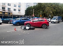 Мотоцикл и иномарка столкнулись на площади Свободы