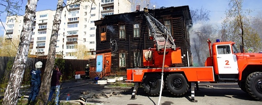 В Томске за день от огня пострадало три деревянных дома