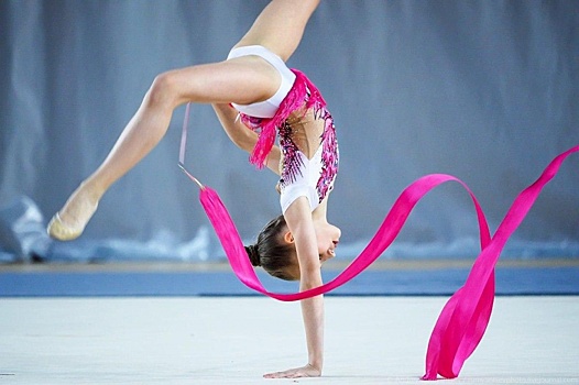 Гимнастки из дворца творчества на Шкулева вошли в десятку лучших на соревнованиях школьной лиги