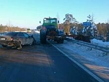 В Сургутском районе в массовом ДТП пострадали две пассажирки Mercedes-Benz
