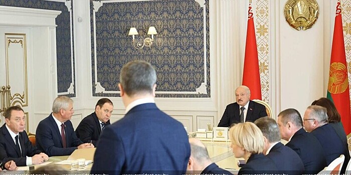 Лукашенко потребовал от членов правительства тщательнее прорабатывать важные решения