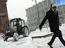Коммунальные службы Москвы третьи сутки ликвидируют последствия снегопада