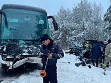 На Урале в ДТП с легковушкой и автобусом погибли трое взрослых и ребенок