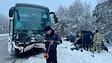 На Урале в ДТП с легковушкой и автобусом погибли трое взрослых и ребенок