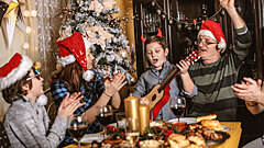 ABBA, Баста и «Любэ»: названы лучшие новогодние песни