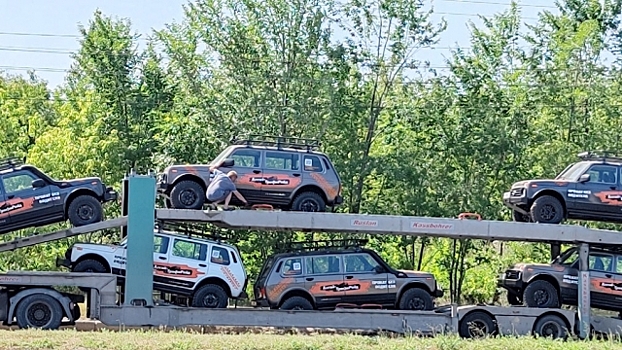 Появились фотографии пятидверной Lada Niva Legend
