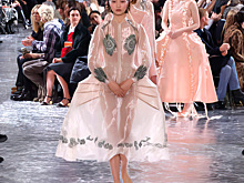 Парная эстетика и эффектные детали: совместная коллекция Simone Rocha и Jean Paul Gaultier