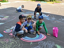 В дошкольном отделении школы №1356 проходил конкурс рисунков на асфальте «За что я люблю лес?»