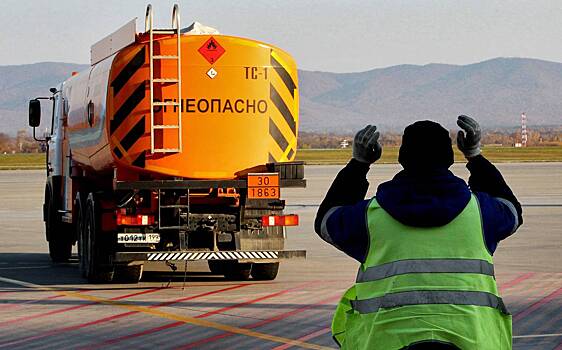 Аналитик объяснил временное ограничение экспорта бензина в России
