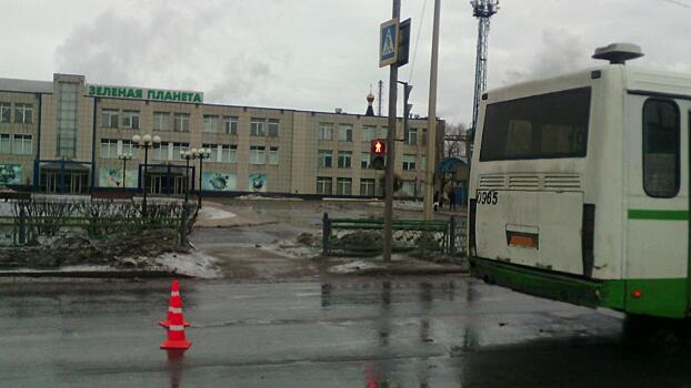 Автобус, ехавший на красный, сбил мужчину в Череповце