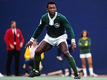 ФК «Космос», за который играли Пеле и Беккенбауэр, вернётся в профессиональный футбол