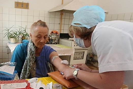 Пожилых россиян будут проверять на рак чаще с 2018 года