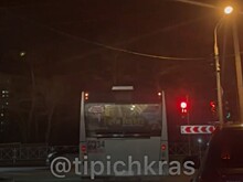 Автобус с пассажирами гнал по встречке на красный сигнал в Краснодаре